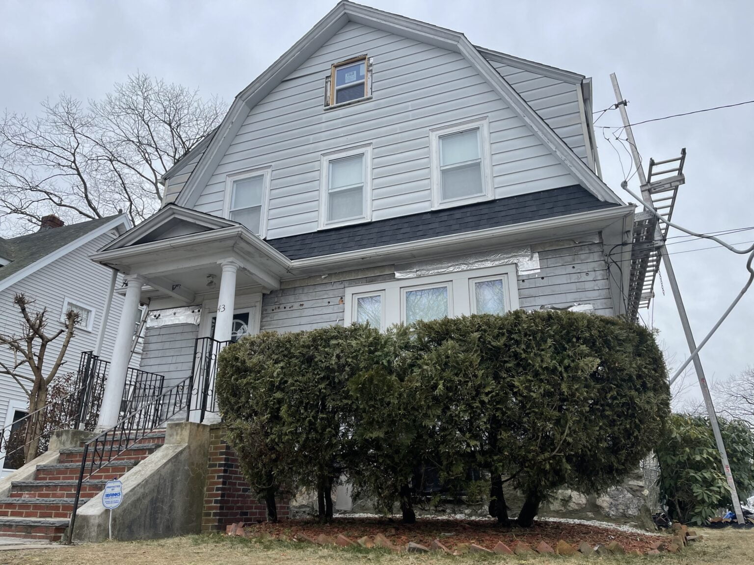 Tando Stacked Stone Vinyl Siding | Hyde Park, Massachusetts