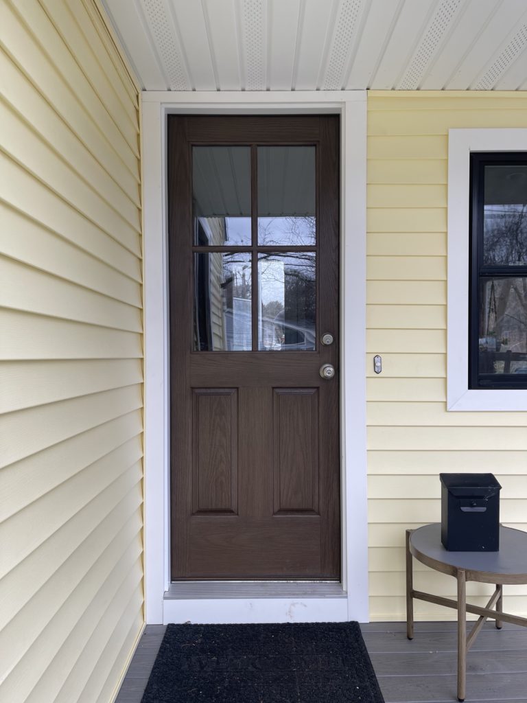 after photo showing new Therma Tru front entry door
